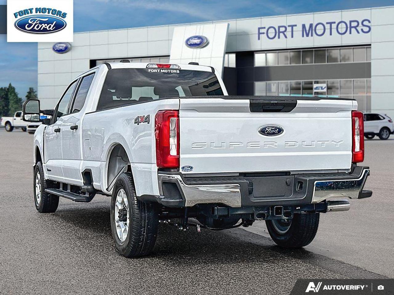 2026 Ford SUPER DUTY F-350 SRW XLT Photo3