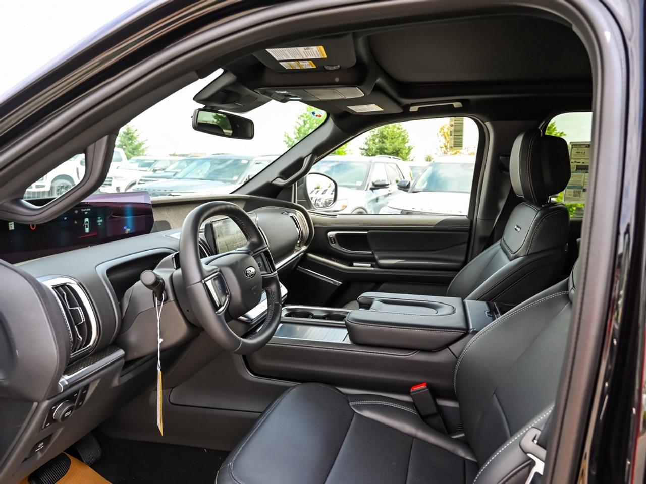 2026 Ford Expedition Platinum Max Photo