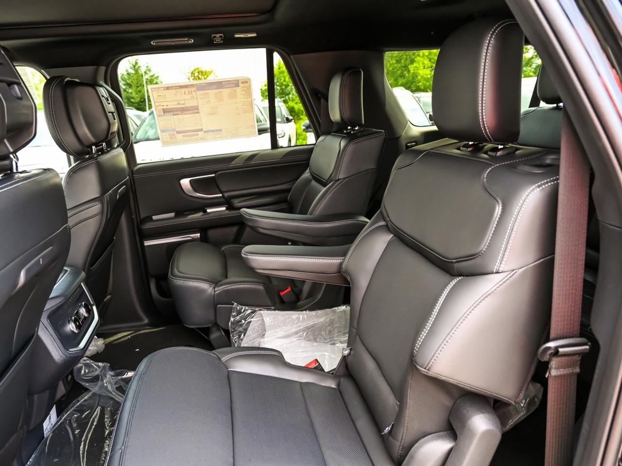 2026 Ford Expedition Platinum Max Photo