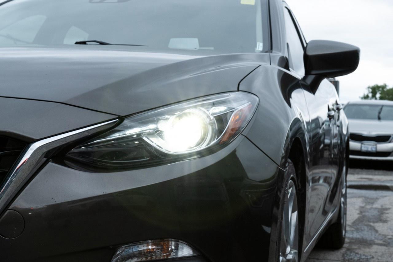 2014 Mazda MAZDA3 4dr HB Sport Auto GT-SKY Photo