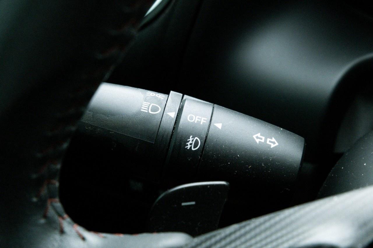 2014 Mazda MAZDA3 4dr HB Sport Auto GT-SKY Photo