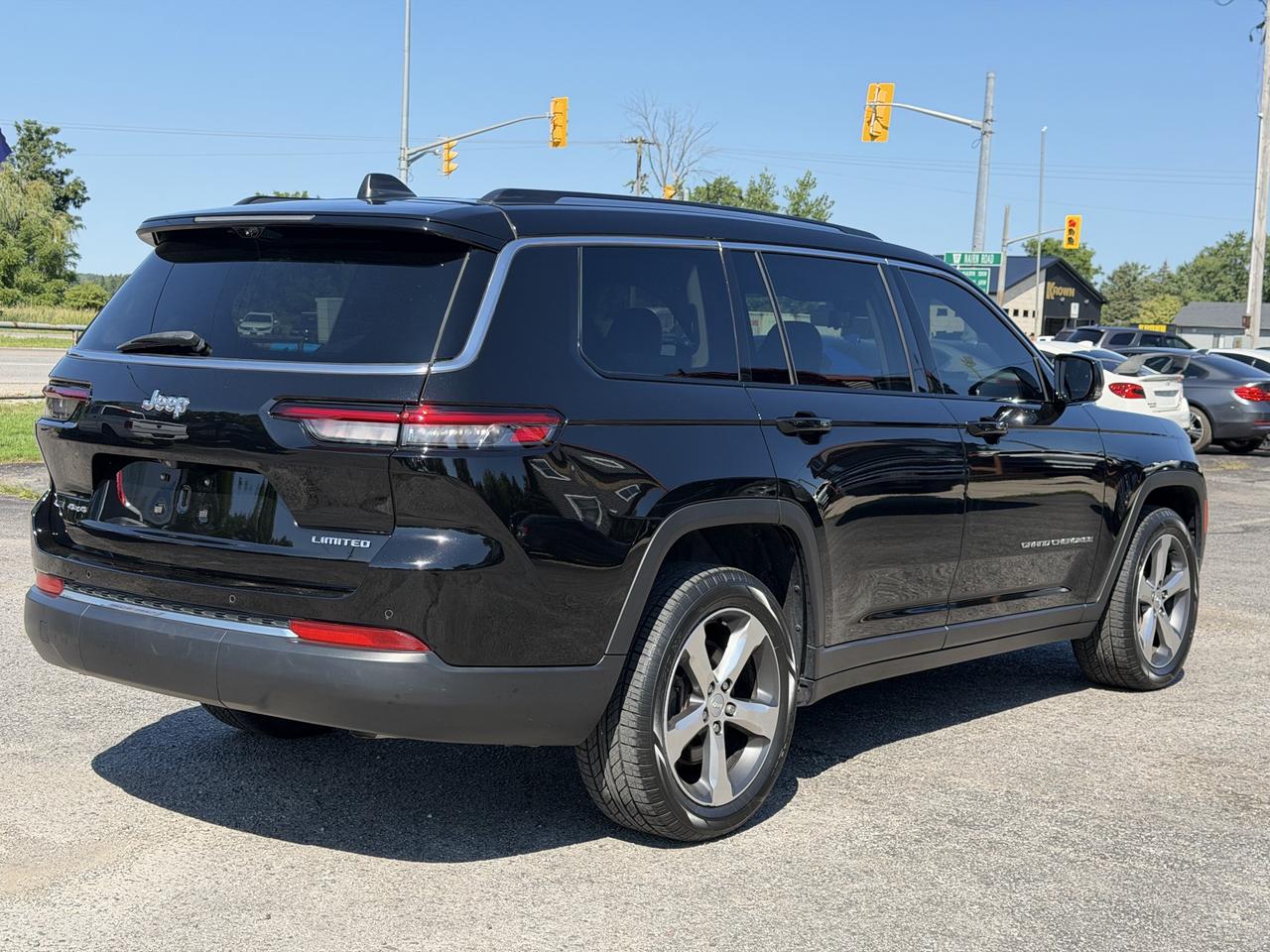2022 Jeep Grand Cherokee LIMITED 4X4 Photo2