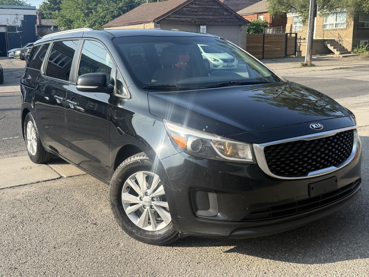 2017 Kia Sedona LX Photo