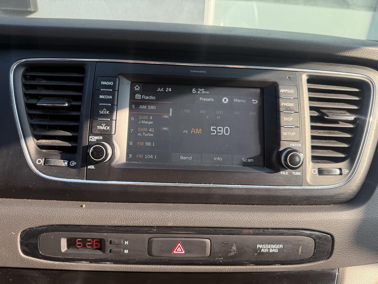 2017 Kia Sedona LX Photo