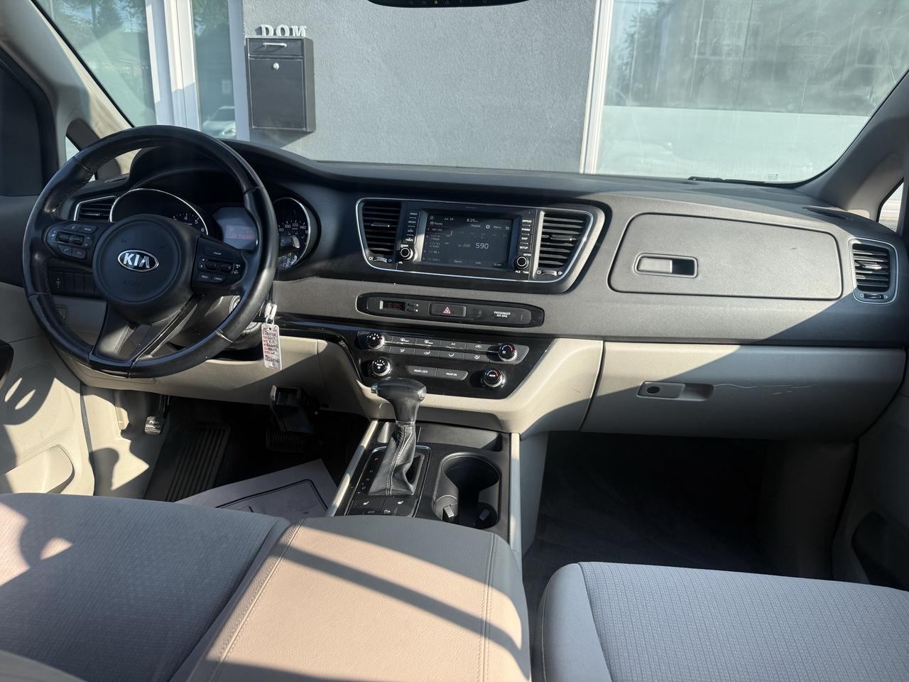 2017 Kia Sedona LX Photo
