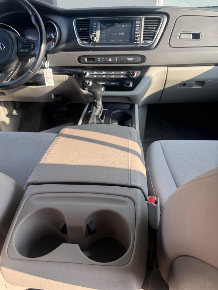 2017 Kia Sedona LX Photo
