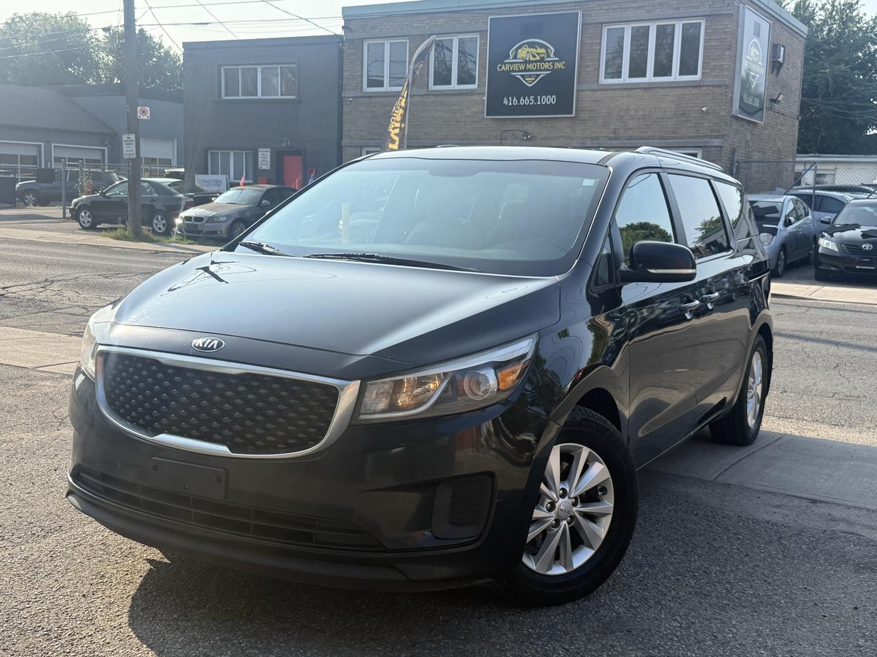 2017 Kia Sedona LX Photo