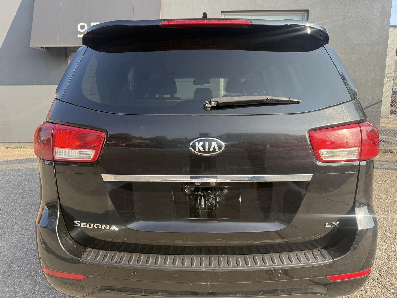 2017 Kia Sedona LX Photo