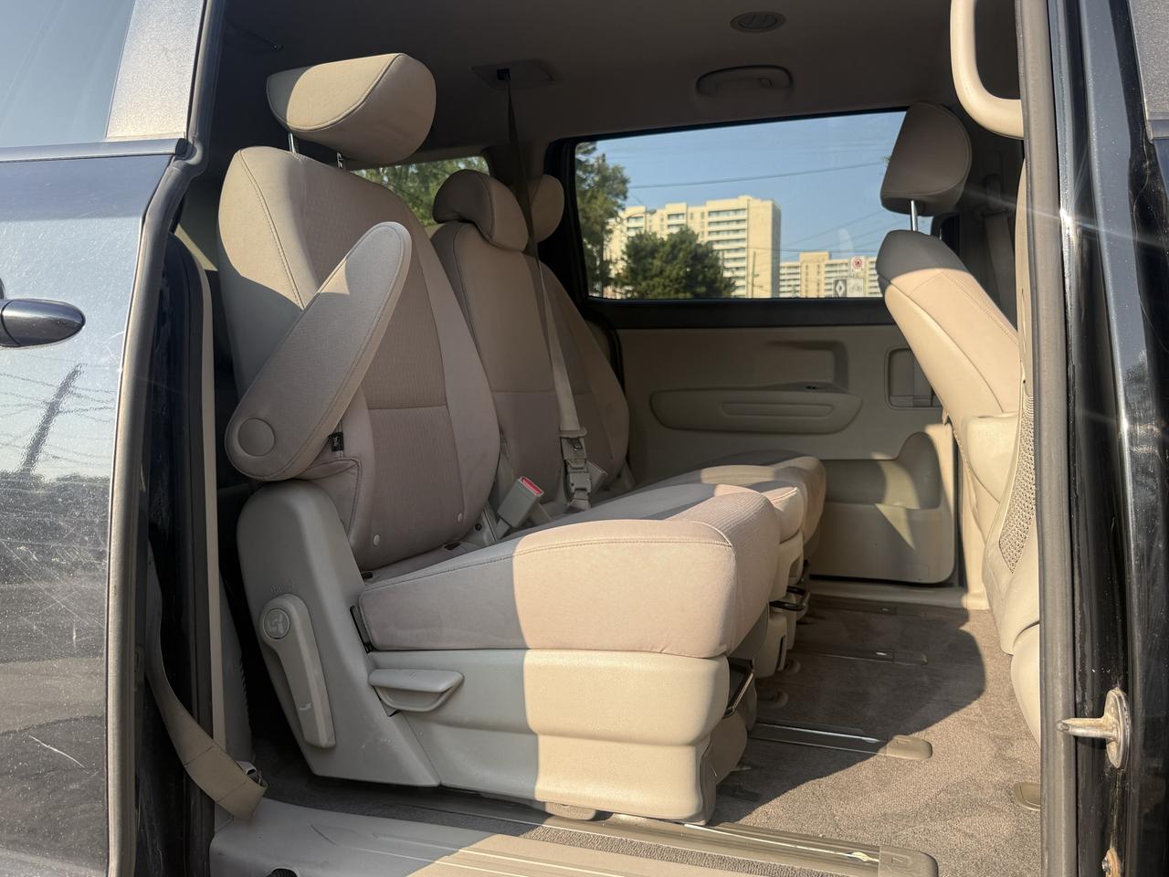 2017 Kia Sedona LX Photo