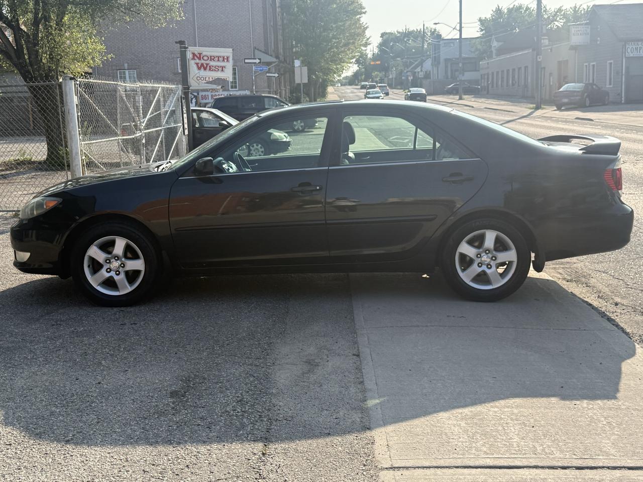 2005 Toyota Camry SE Photo