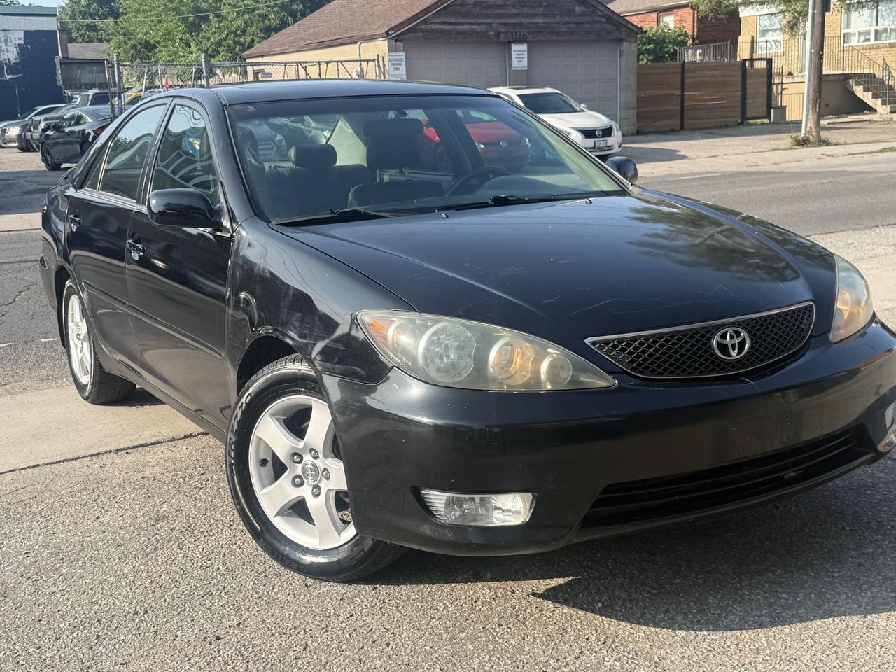 2005 Toyota Camry SE Photo