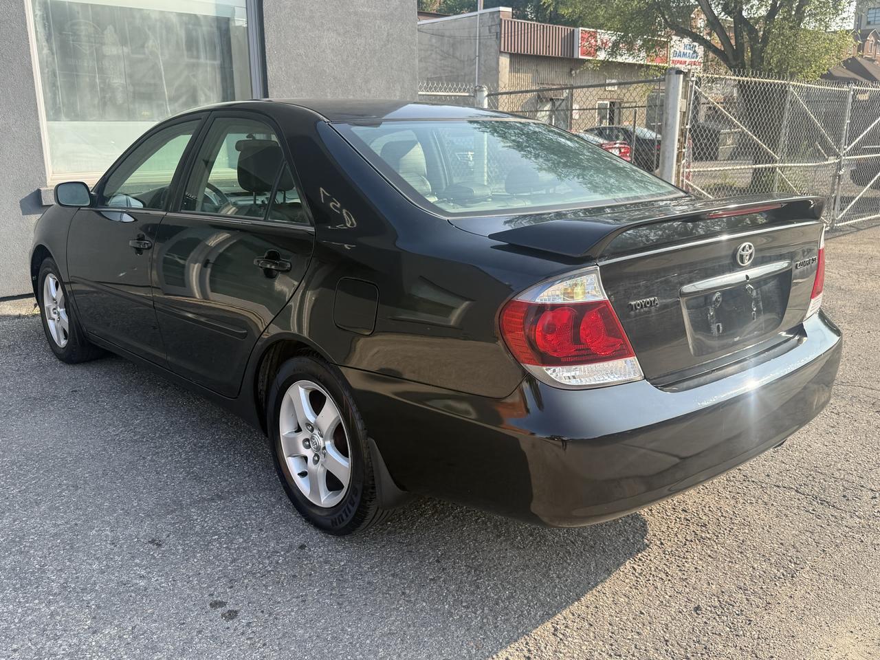 2005 Toyota Camry SE Photo