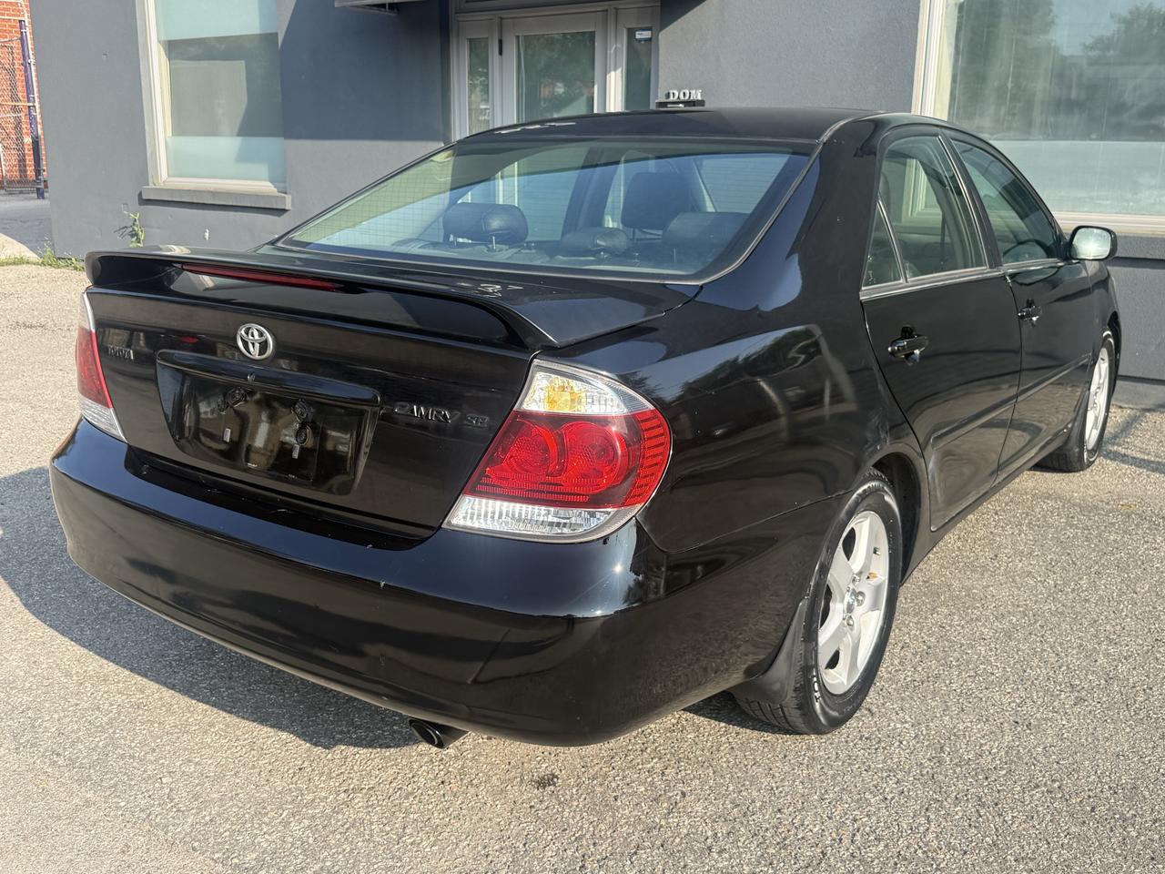 2005 Toyota Camry SE Photo