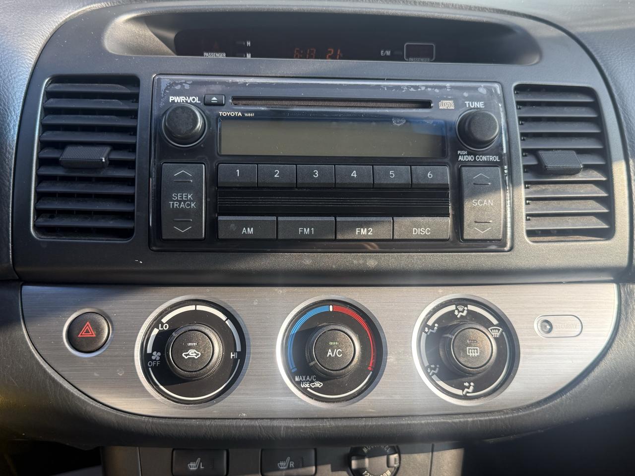 2005 Toyota Camry SE Photo