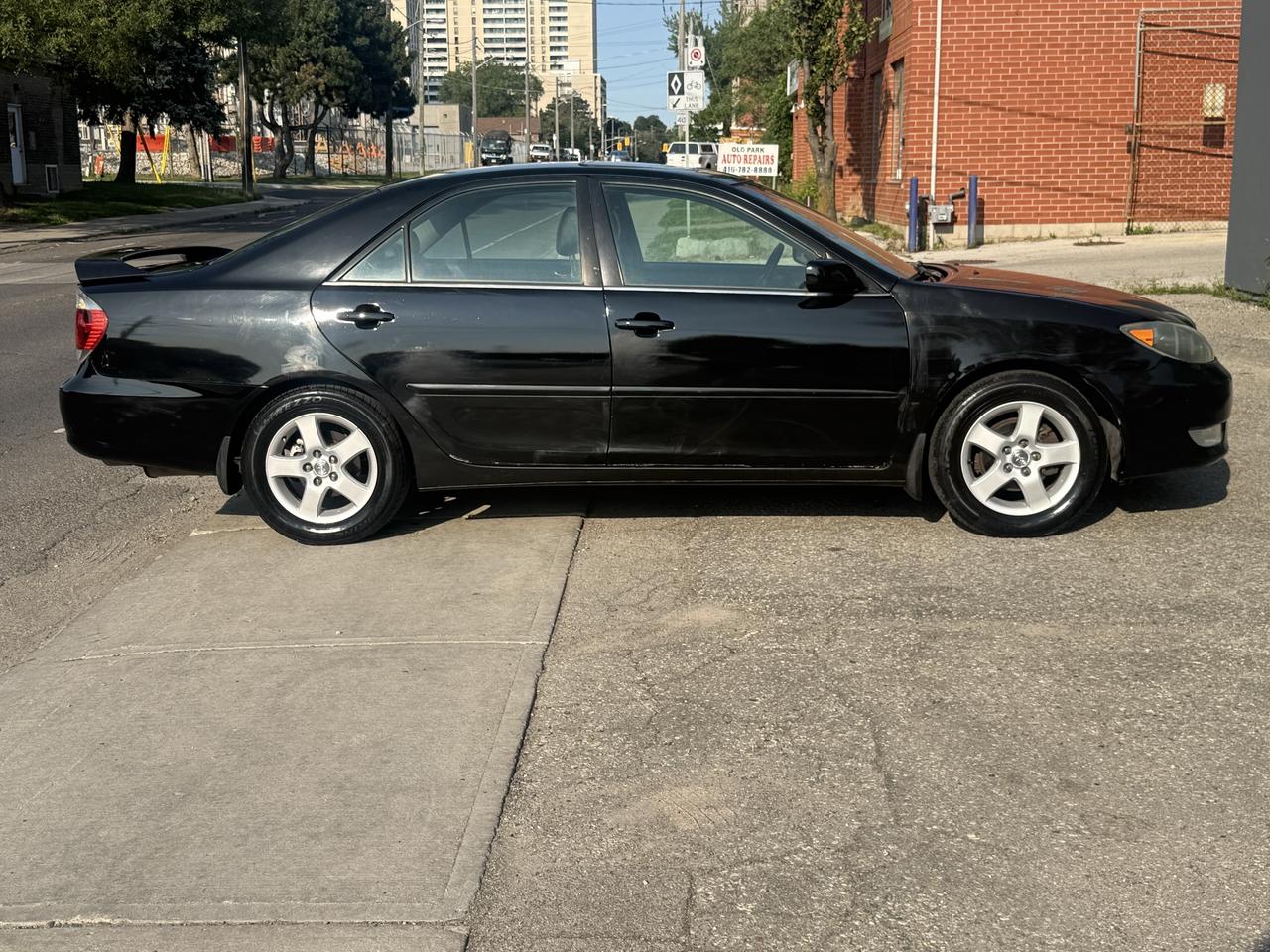 2005 Toyota Camry SE Photo