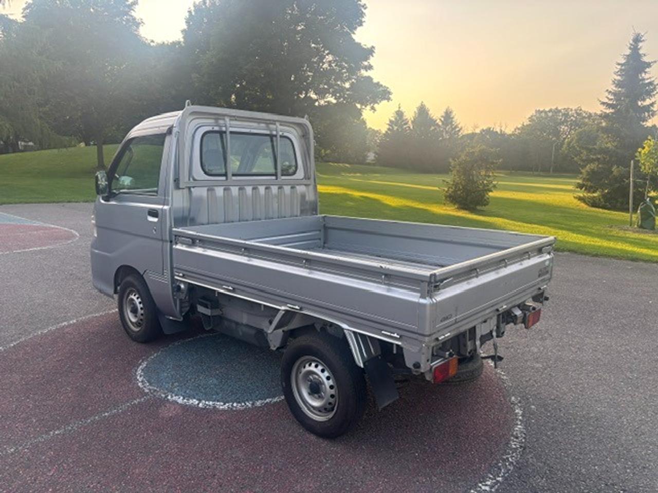 2010 Daihatsu Hijet DUMP TRUCK Photo