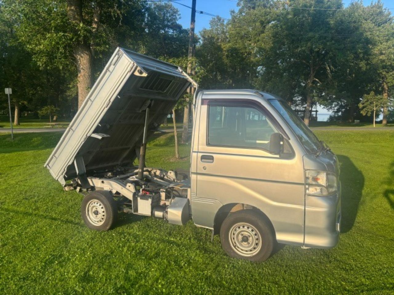 2010 Daihatsu Hijet DUMP TRUCK Photo