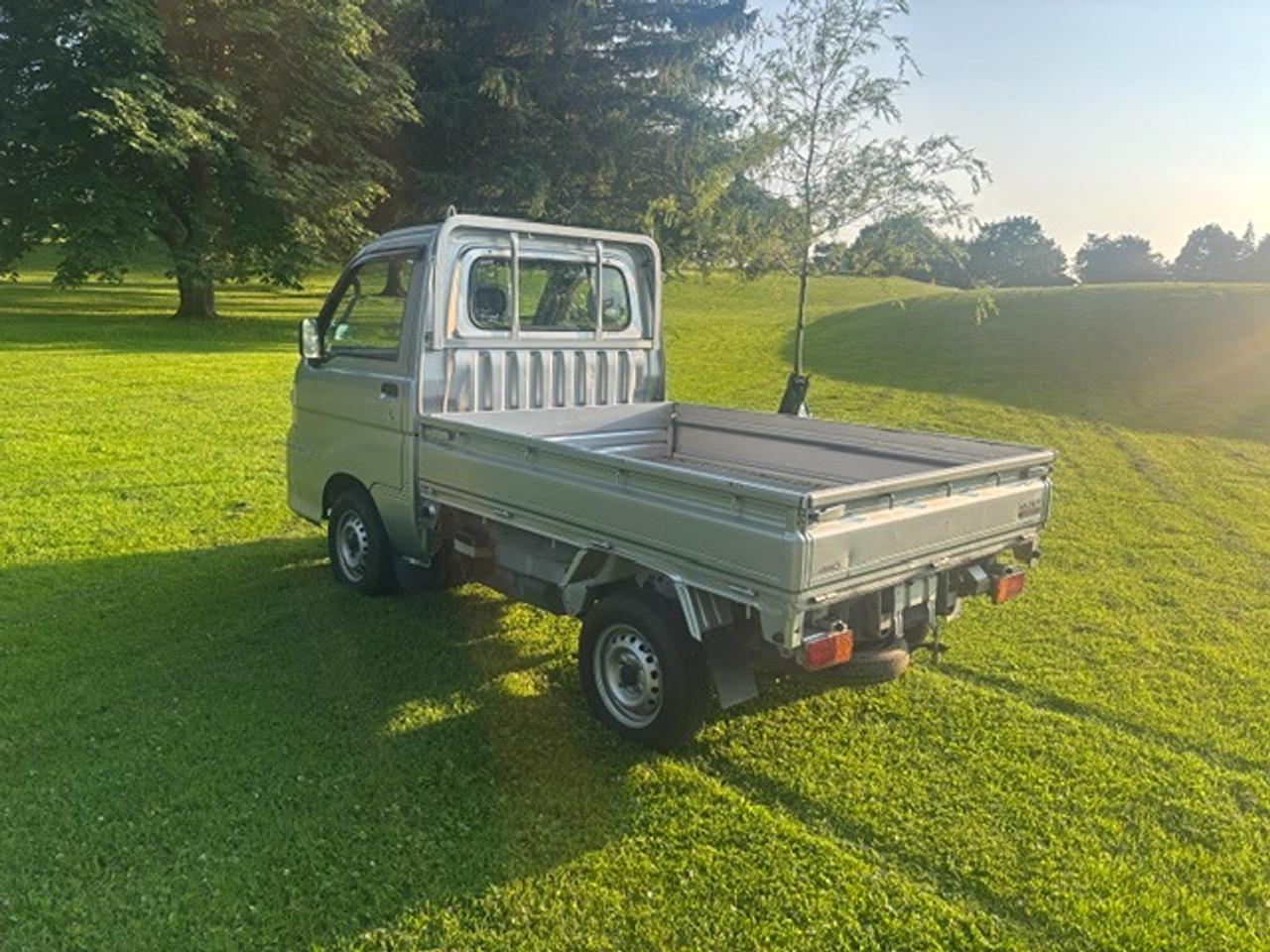 2010 Daihatsu Hijet DUMP TRUCK Photo