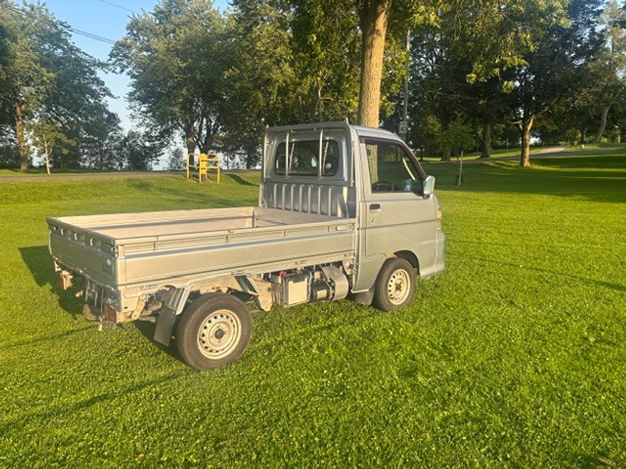 2010 Daihatsu Hijet DUMP TRUCK Photo