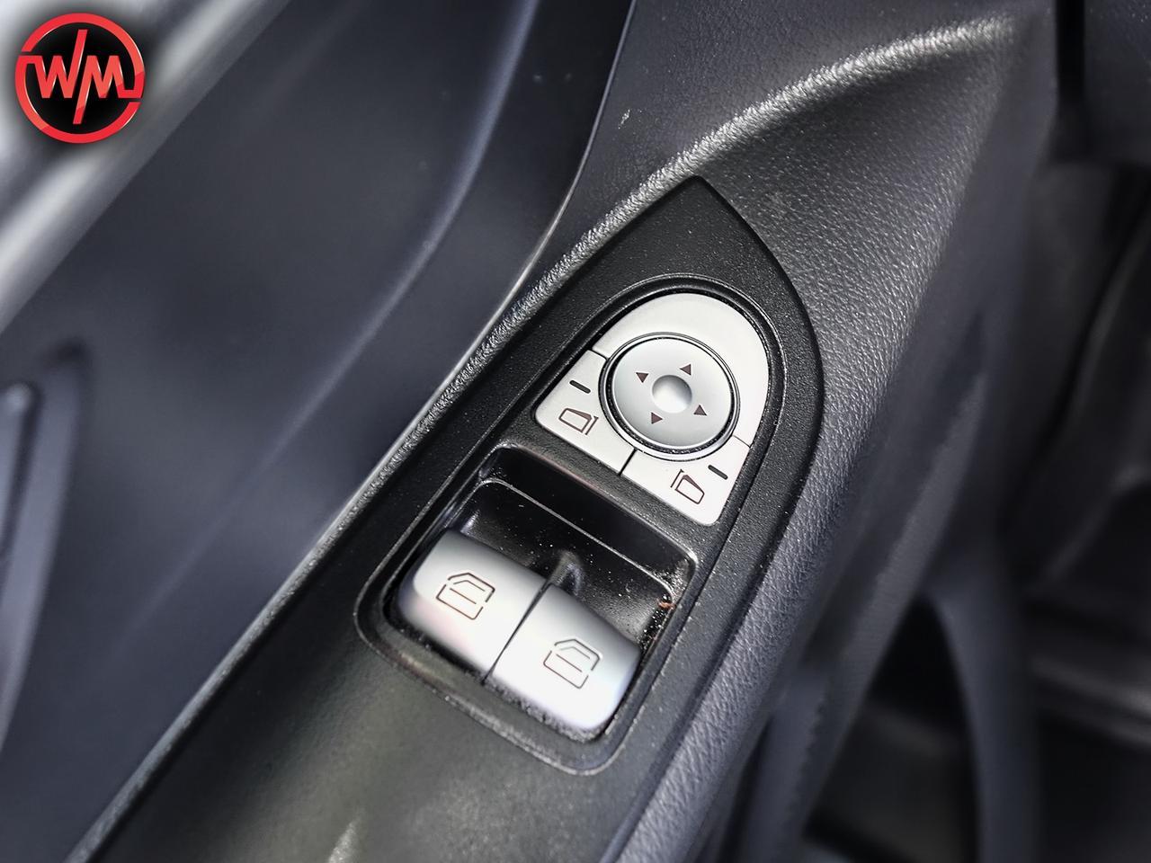 2021 Mercedes-Benz Metris SHELVES Photo
