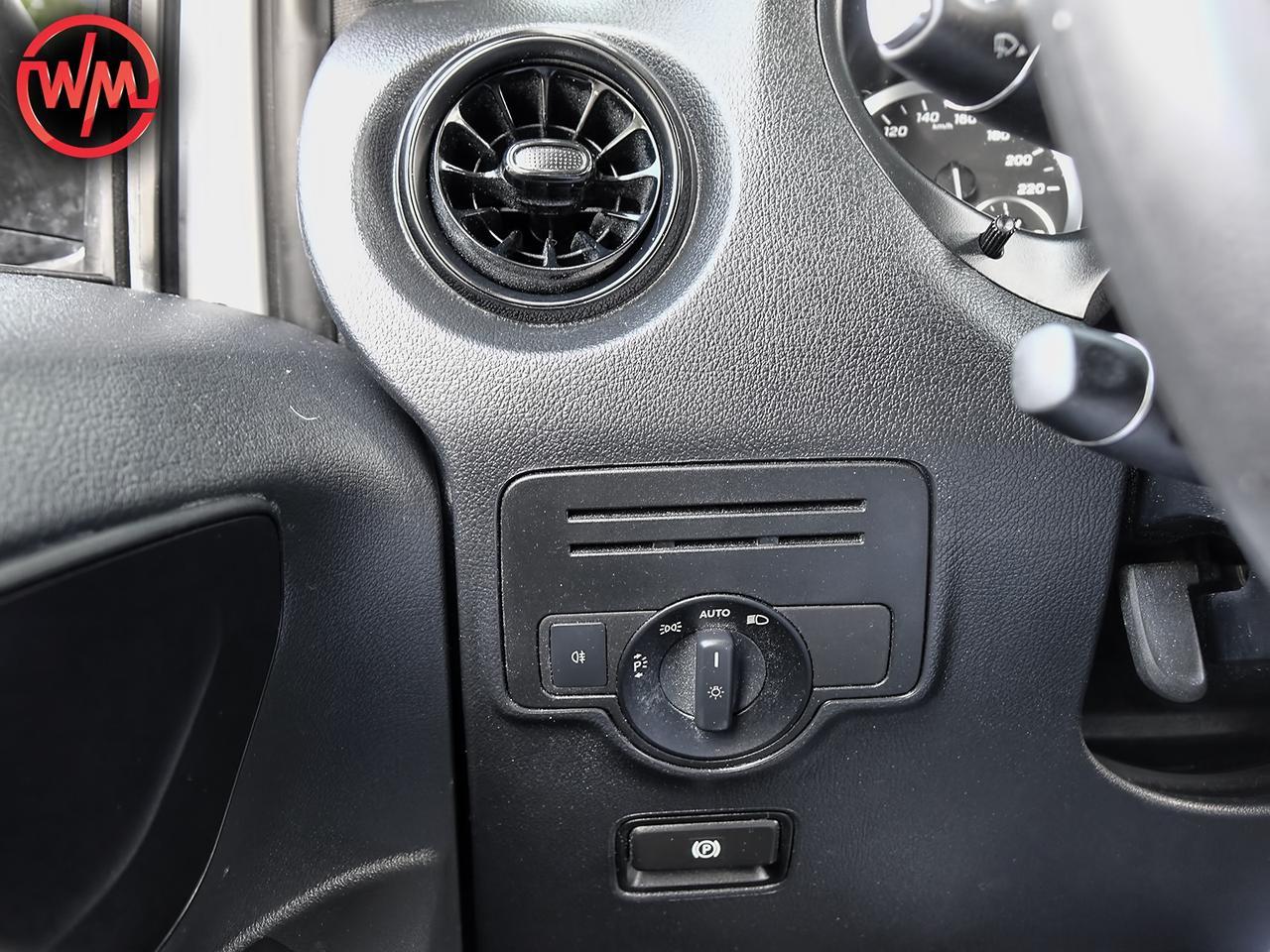2021 Mercedes-Benz Metris SHELVES Photo
