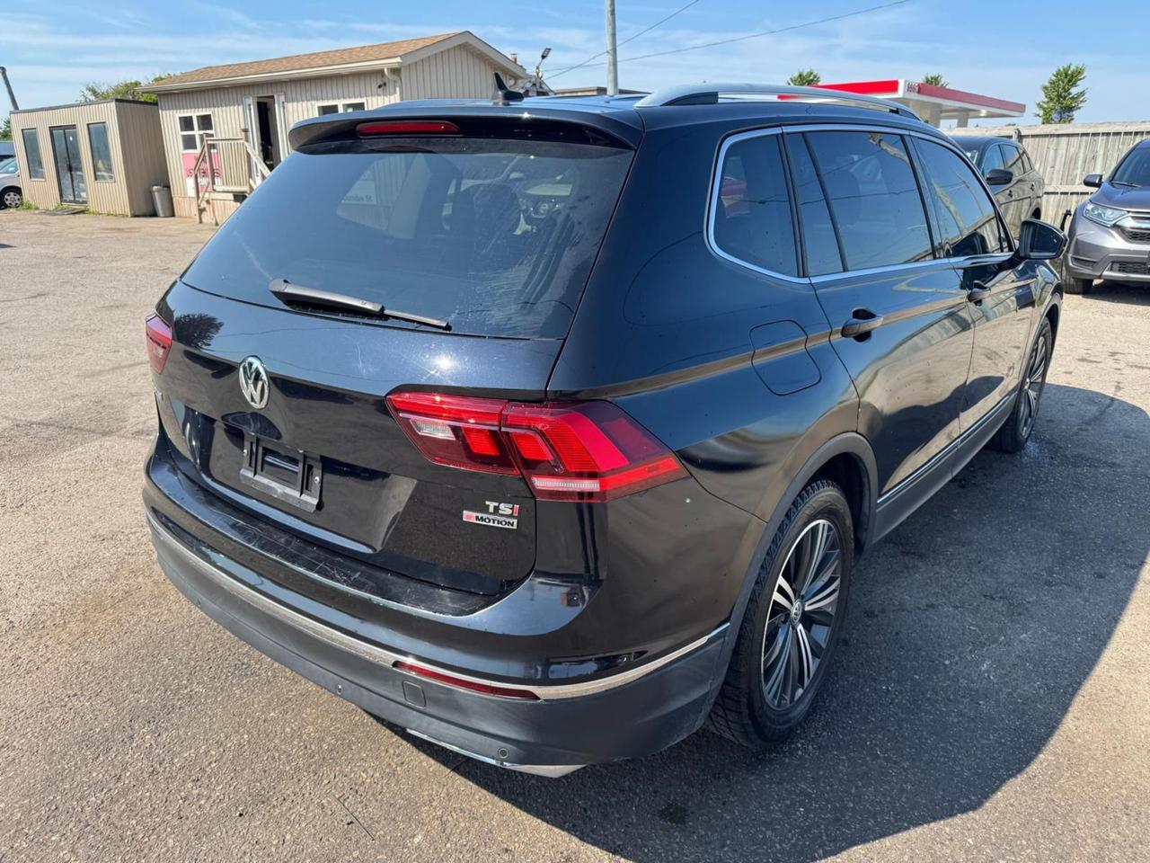 2018 Volkswagen Tiguan HIGHLINE, LEATHER, AUTO, ALLOYS, 4 CYL, CERTIFIED Photo