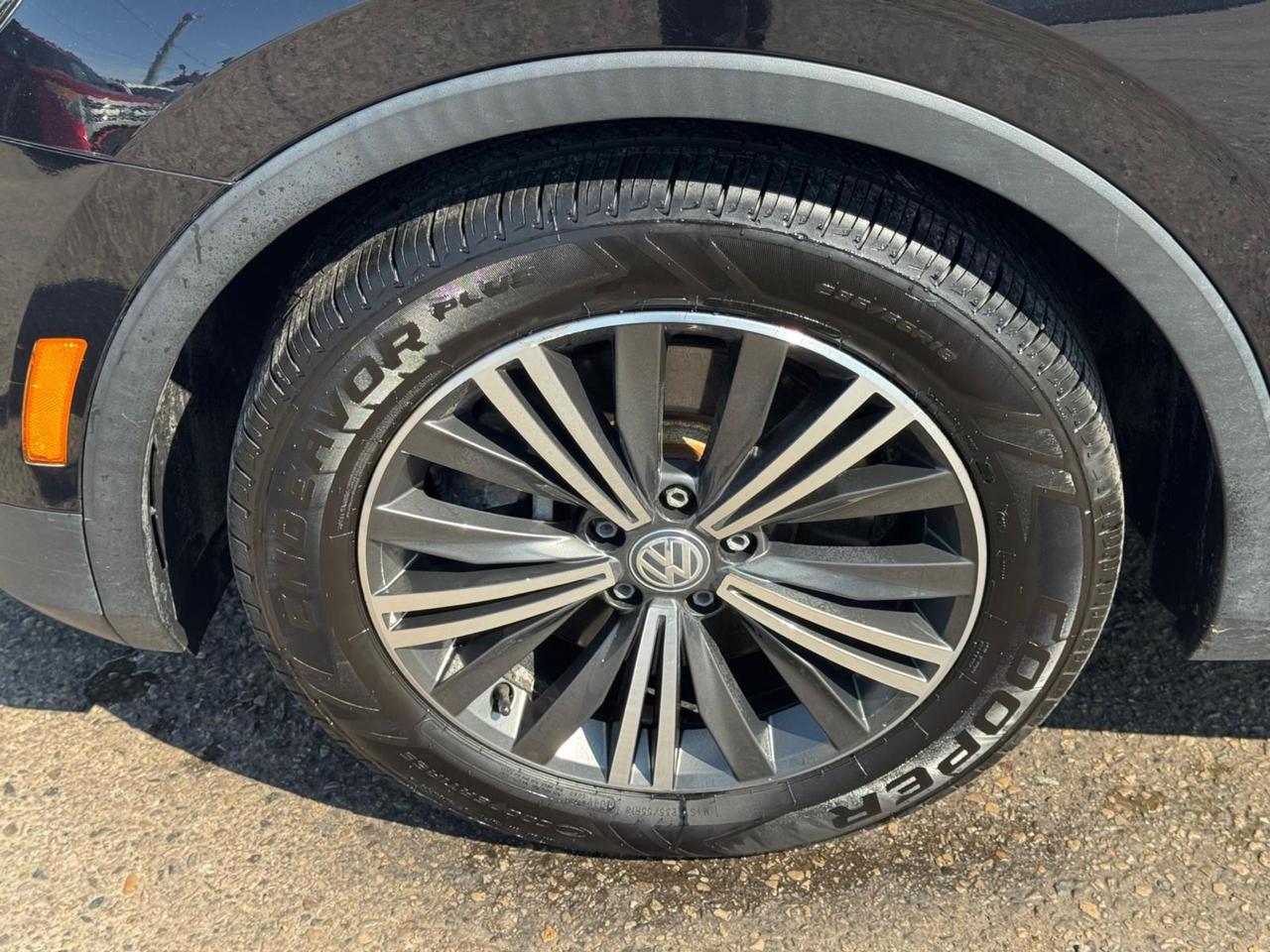2018 Volkswagen Tiguan HIGHLINE, LEATHER, AUTO, ALLOYS, 4 CYL, CERTIFIED Photo
