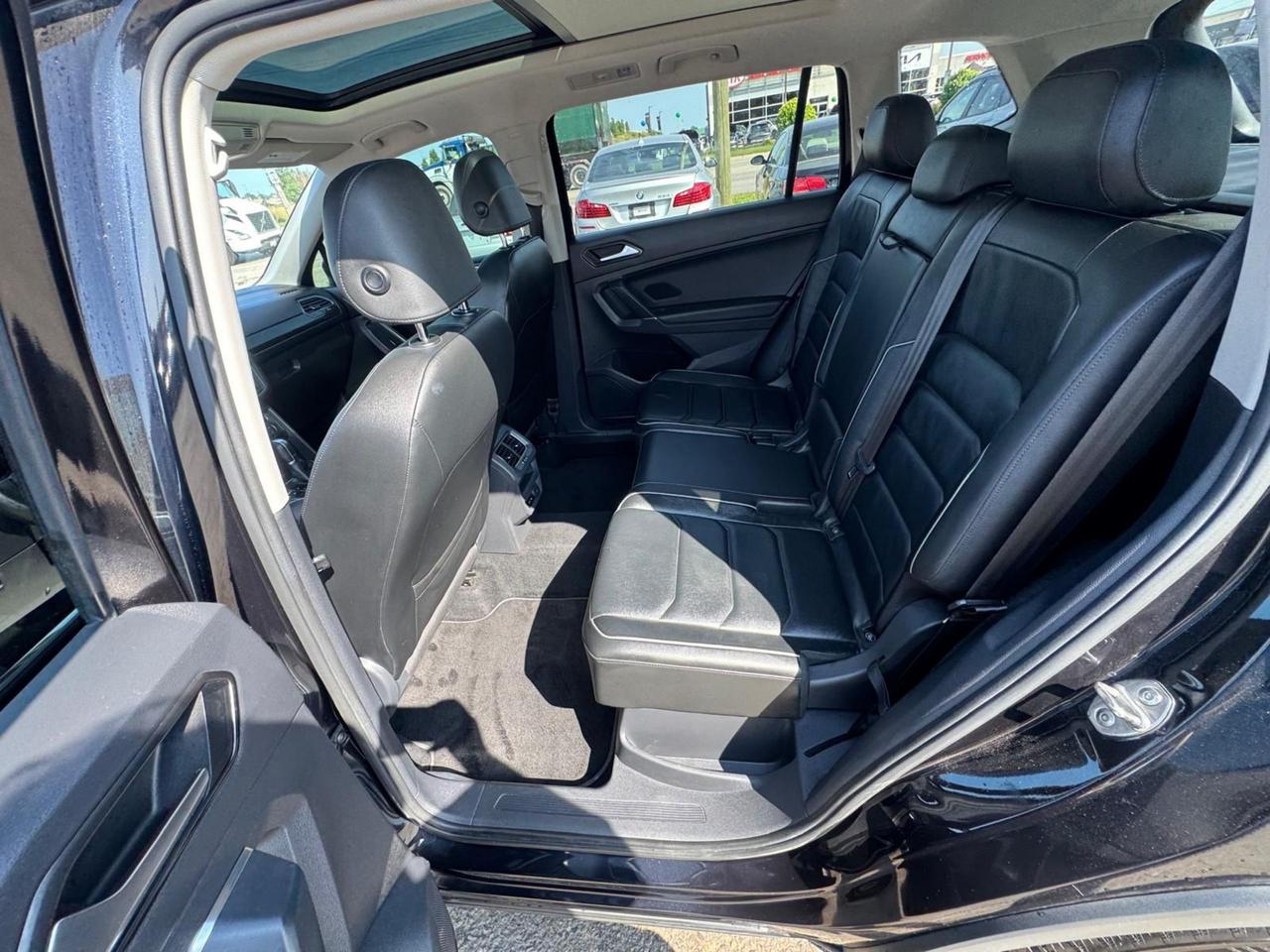 2018 Volkswagen Tiguan HIGHLINE, LEATHER, AUTO, ALLOYS, 4 CYL, CERTIFIED Photo
