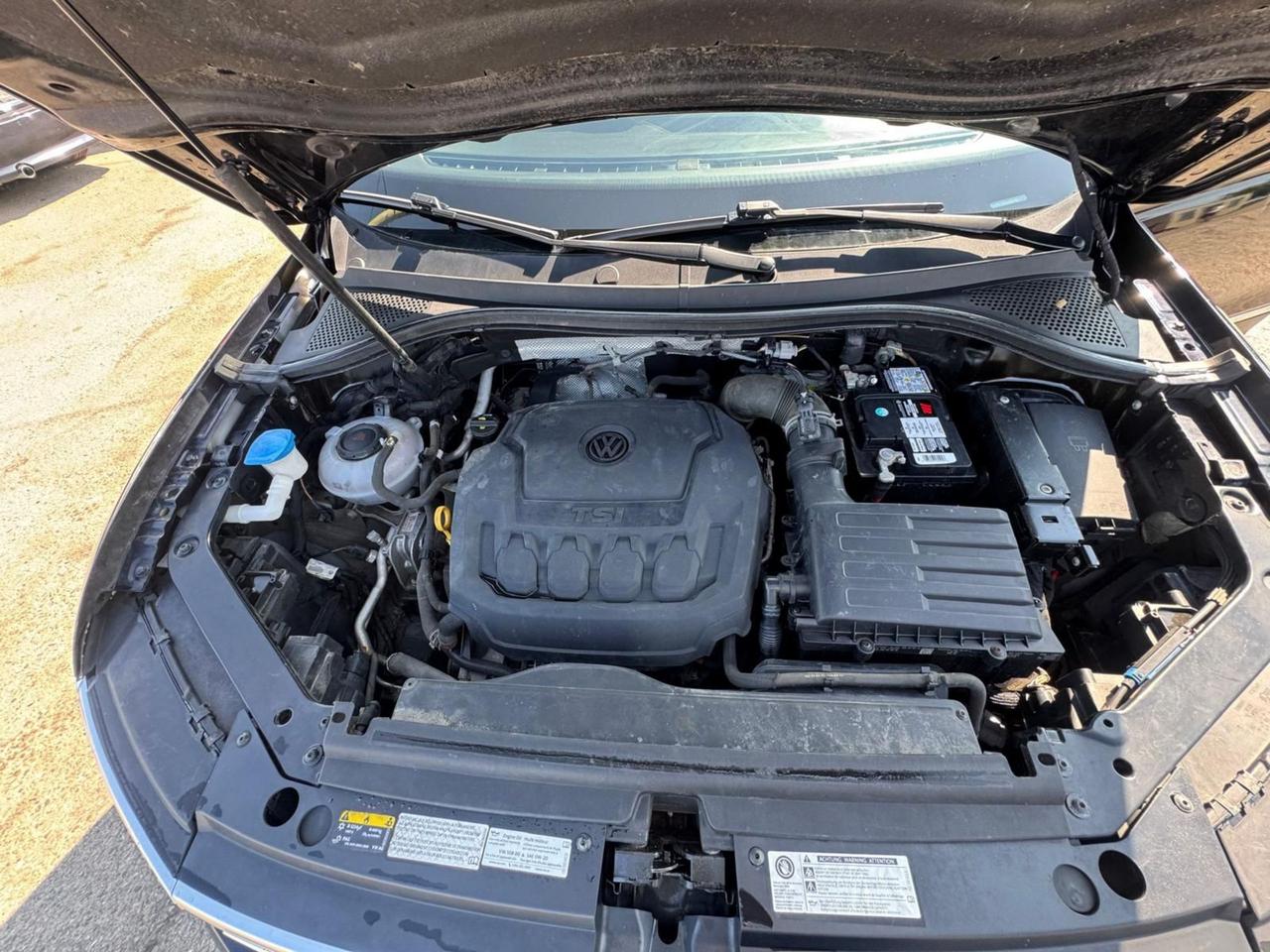 2018 Volkswagen Tiguan HIGHLINE, LEATHER, AUTO, ALLOYS, 4 CYL, CERTIFIED Photo