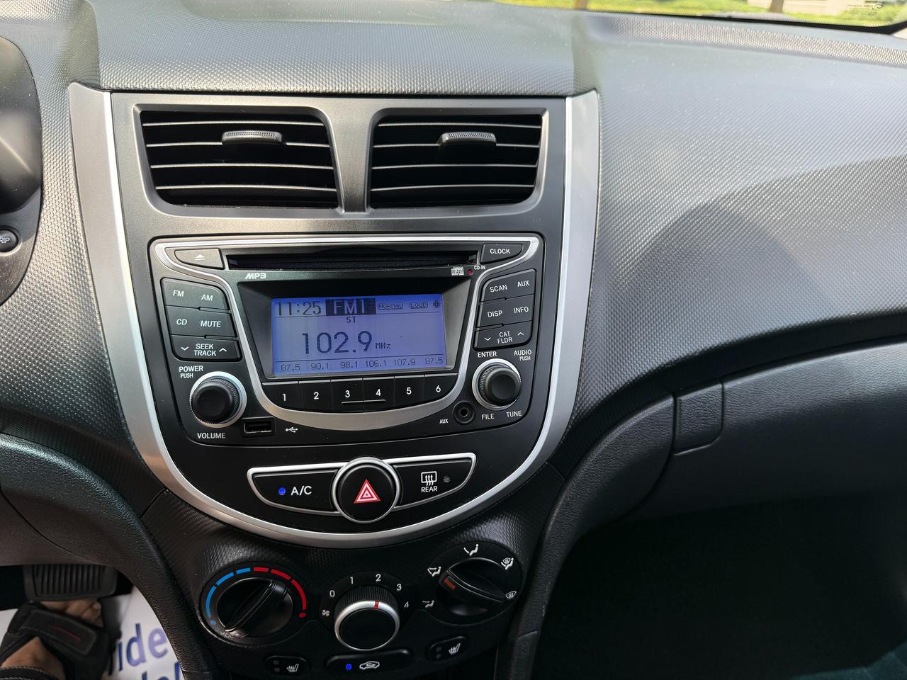 2013 Hyundai Accent 5DR HB AUTO,LOW MILEAGE,NO ACCIDENTS,CERTIFIED !! Photo