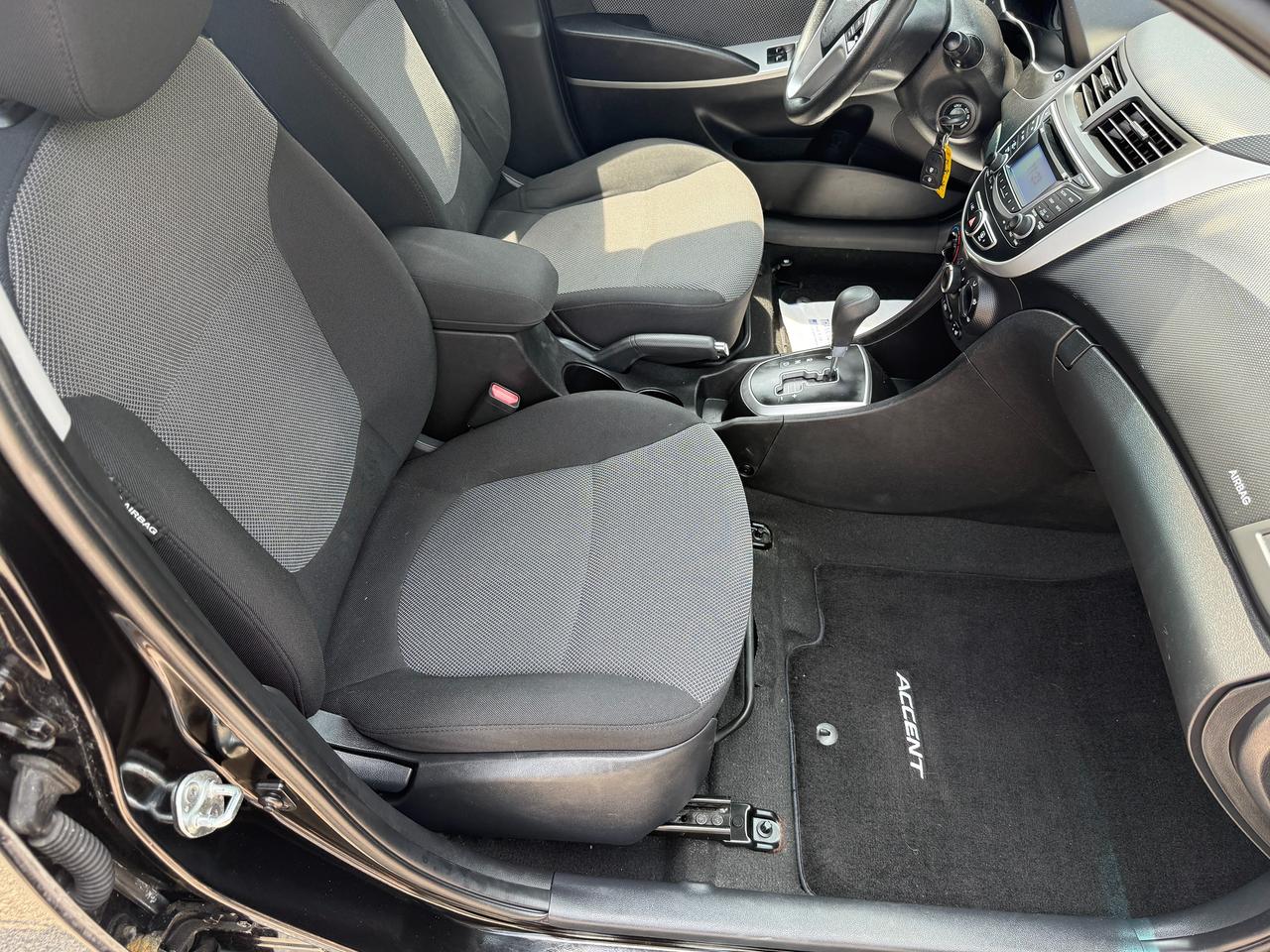 2013 Hyundai Accent 5DR HB AUTO,LOW MILEAGE,NO ACCIDENTS,CERTIFIED !! Photo