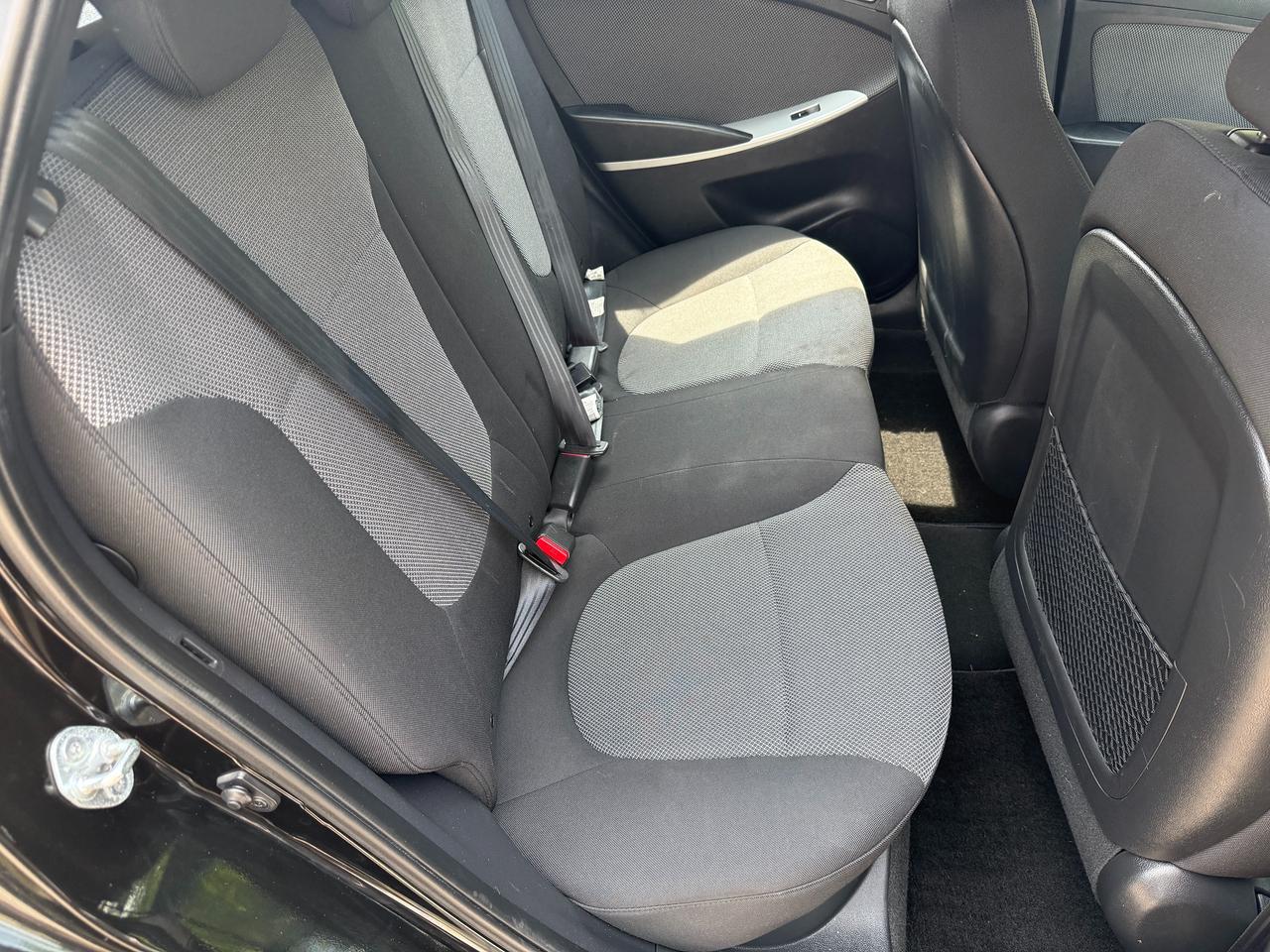 2013 Hyundai Accent 5DR HB AUTO,LOW MILEAGE,NO ACCIDENTS,CERTIFIED !! Photo