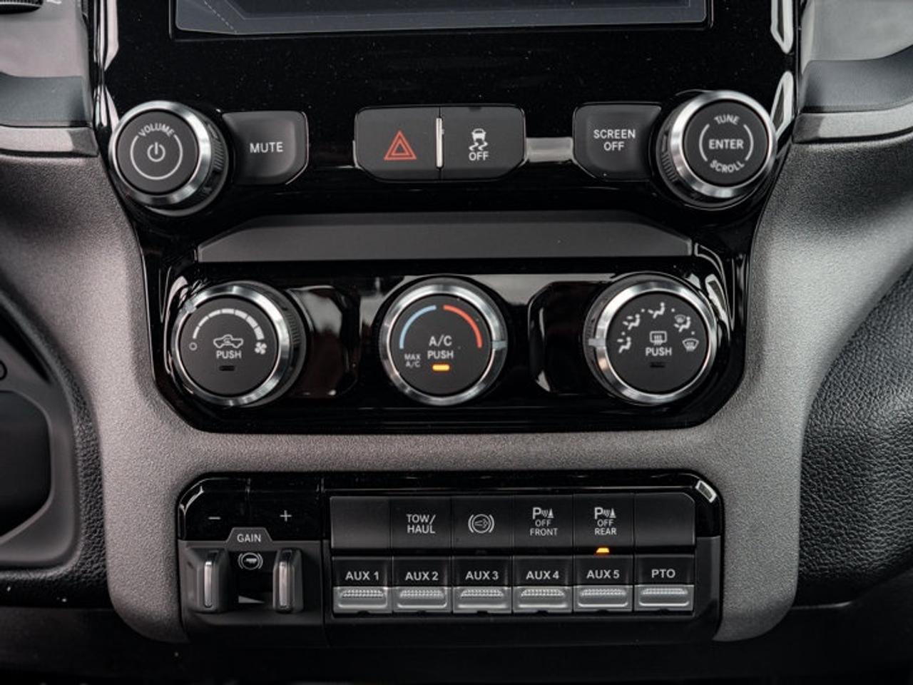 2027 RAM 5500 Chassis Tradesman Photo