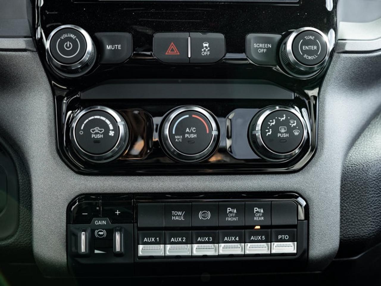 2027 RAM 5500 Chassis Tradesman Photo