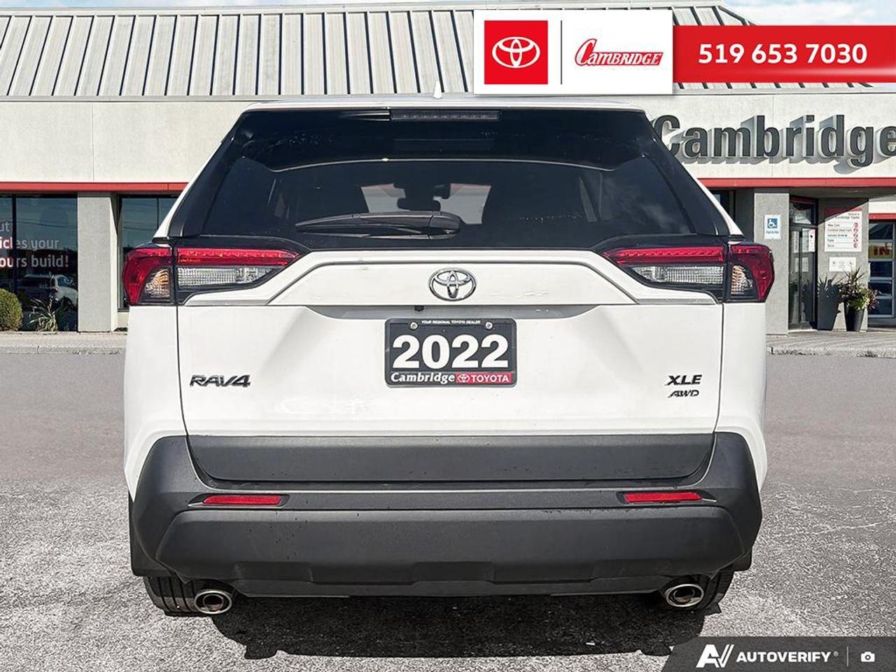 2022 Toyota RAV4 XLE Photo4