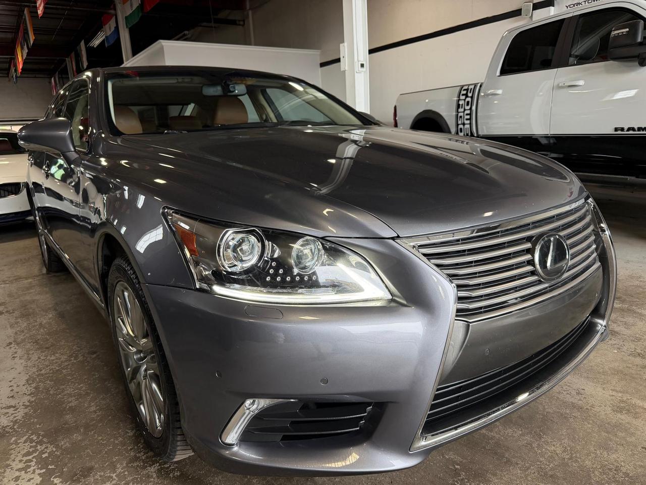 2014 Lexus LS 460 V8 AWD |MARK LEVINSON SOUND | SUNROOF | BSM|LOADED Photo4