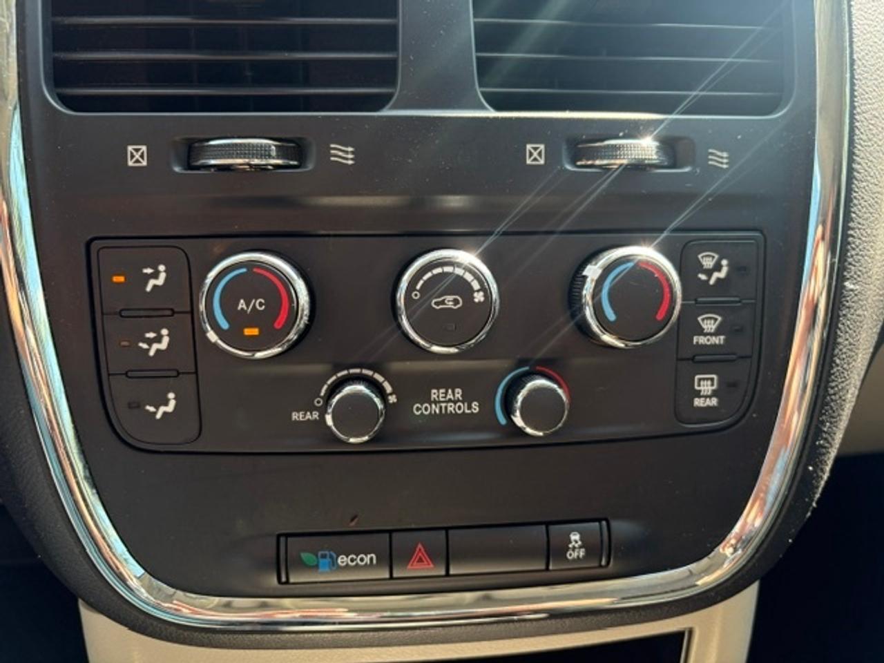2016 Dodge Grand Caravan SXT ONLY 82KM-FULL STOW N GO-TOW PKG-1 OWNER Photo