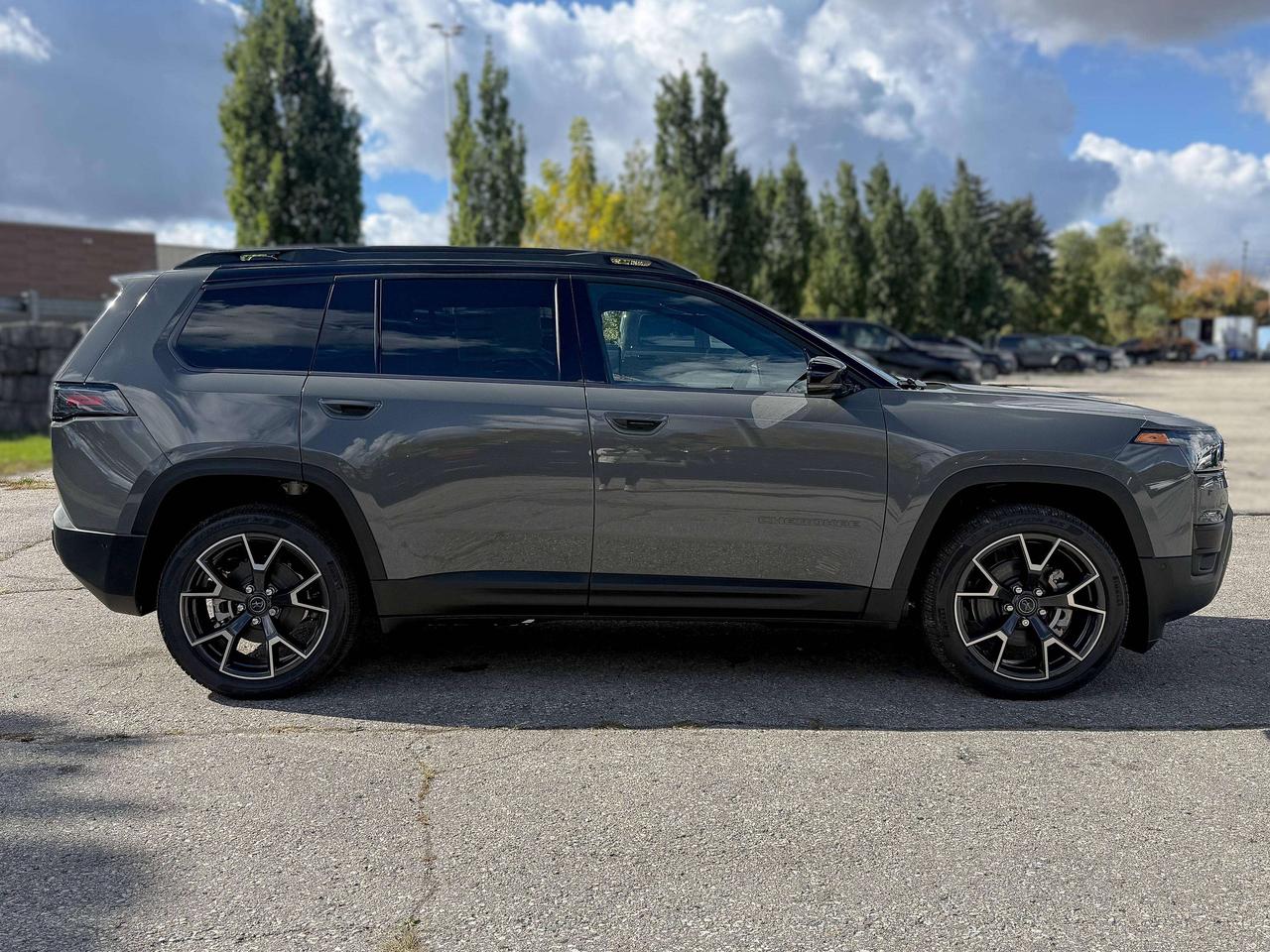 2026 Jeep Cherokee Overland 4x4 Photo3