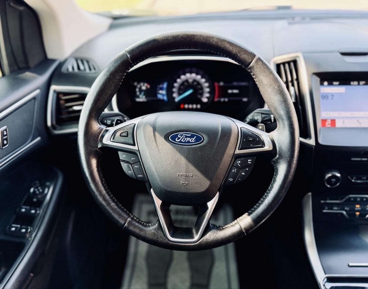 2019 Ford Edge SEL AWD Photo