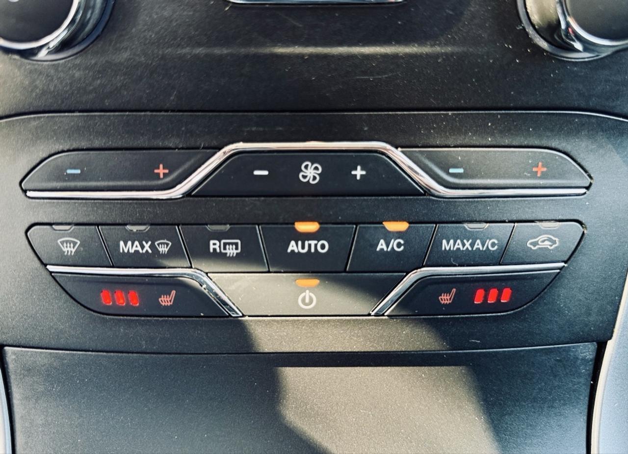 2019 Ford Edge SEL AWD Photo