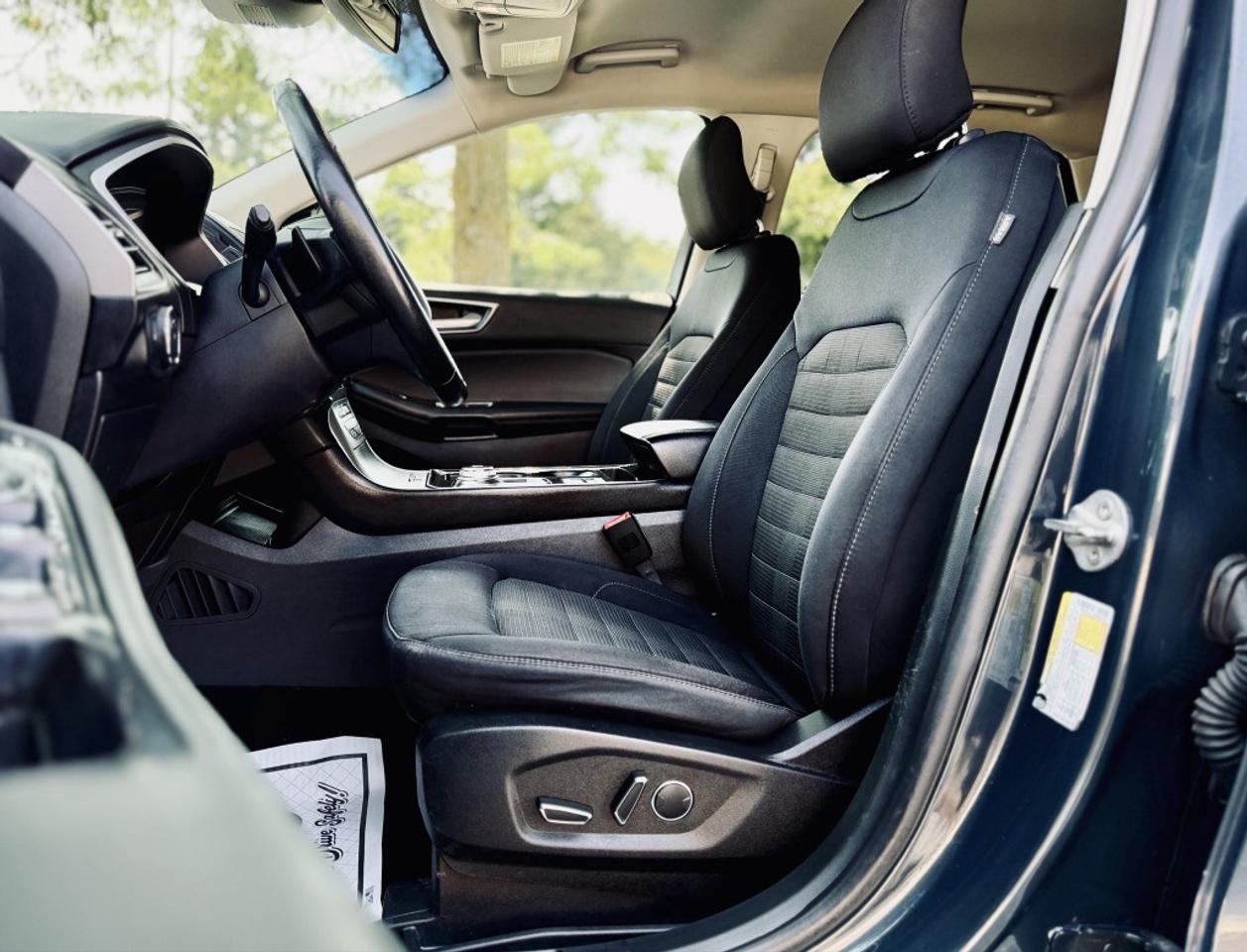 2019 Ford Edge SEL AWD Photo
