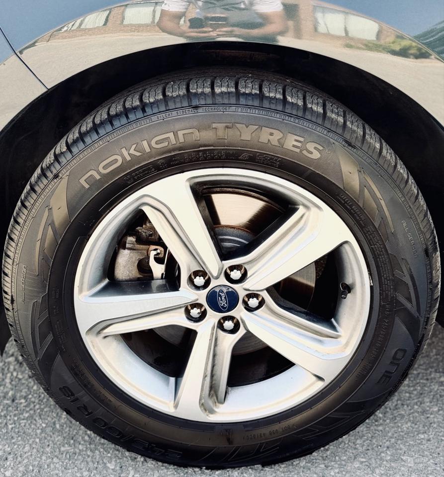 2019 Ford Edge SEL AWD Photo