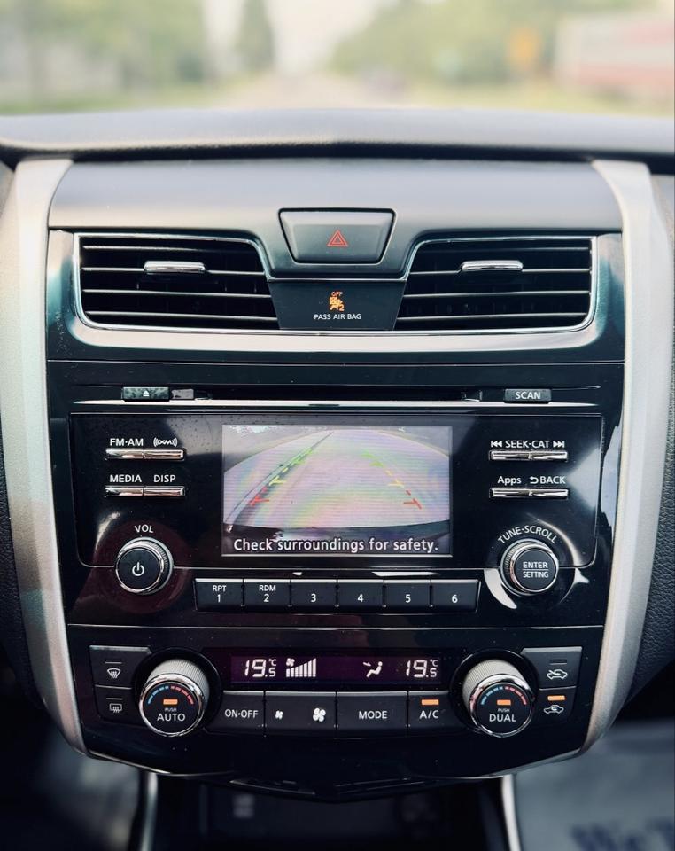 2015 Nissan Altima 2.5 SV Photo