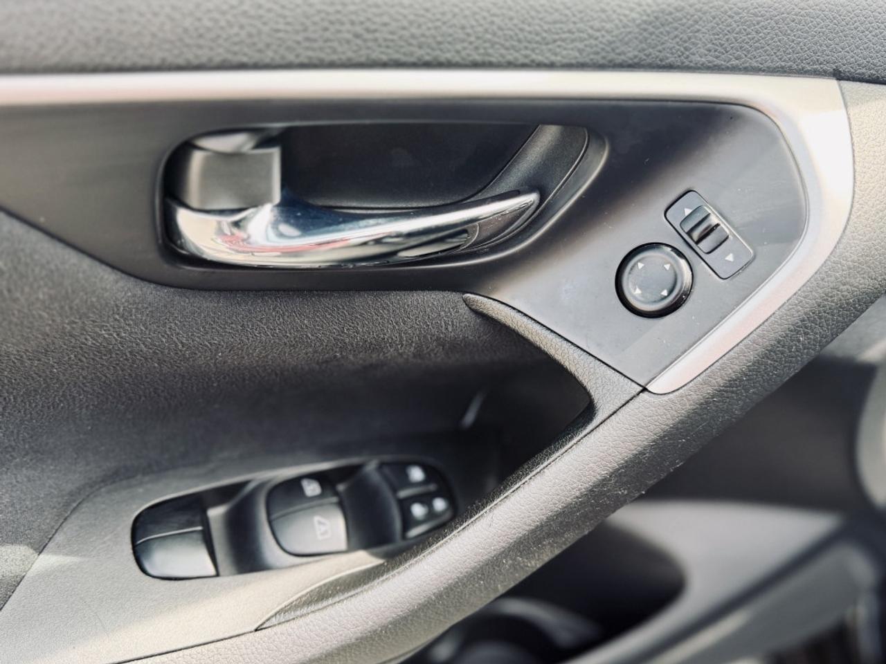 2015 Nissan Altima 2.5 SV Photo