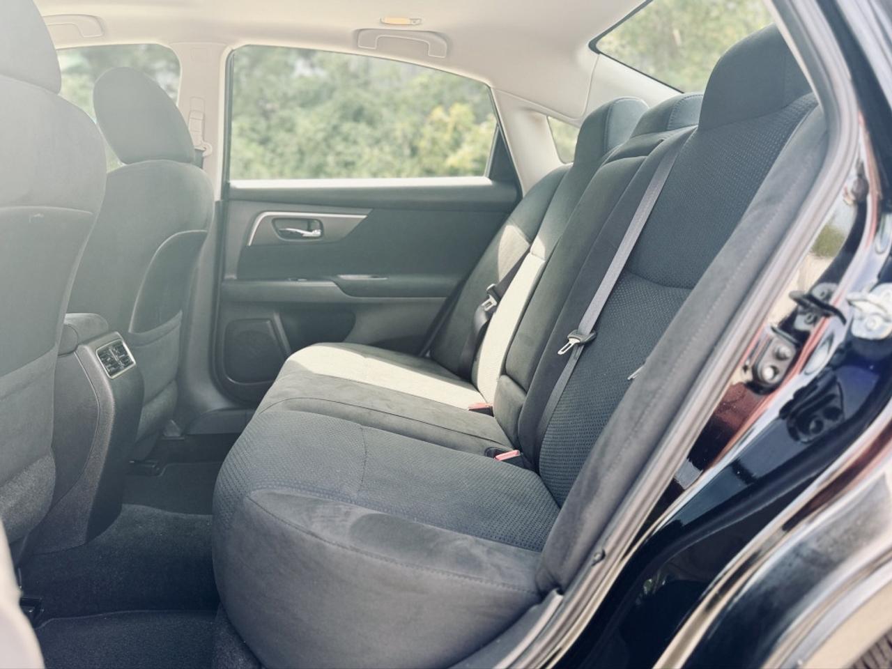 2015 Nissan Altima 2.5 SV Photo