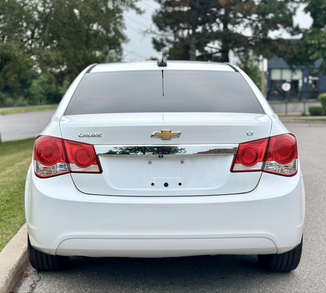 2016 Chevrolet Cruze LT Sedan FWD Photo