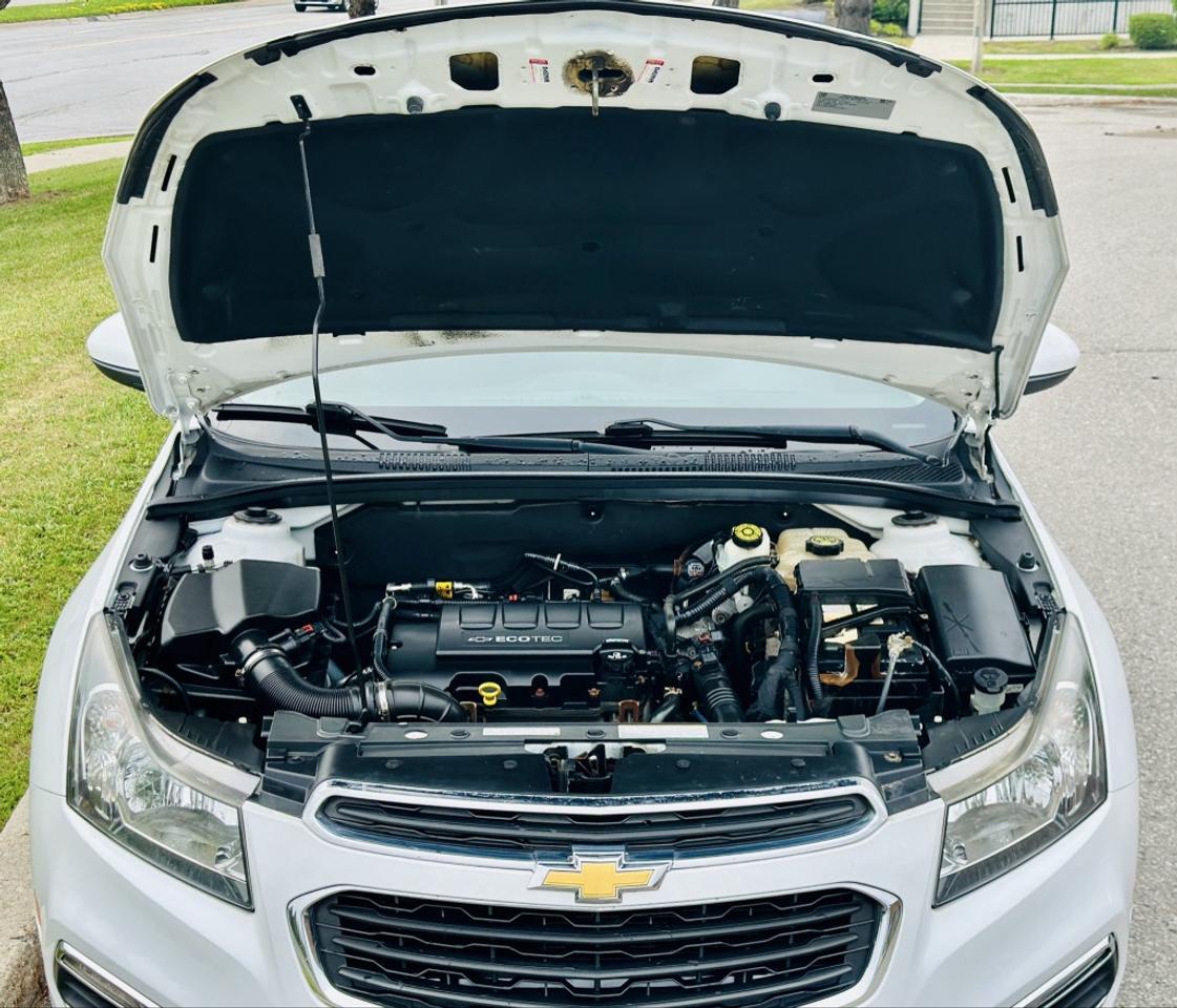 2016 Chevrolet Cruze LT Sedan FWD Photo