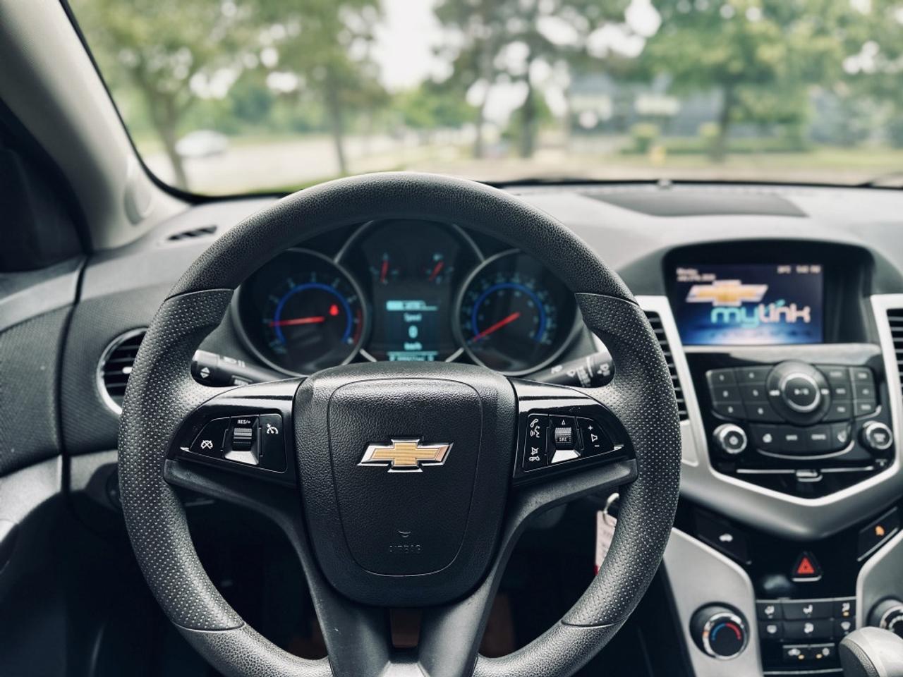 2016 Chevrolet Cruze LT Sedan FWD Photo