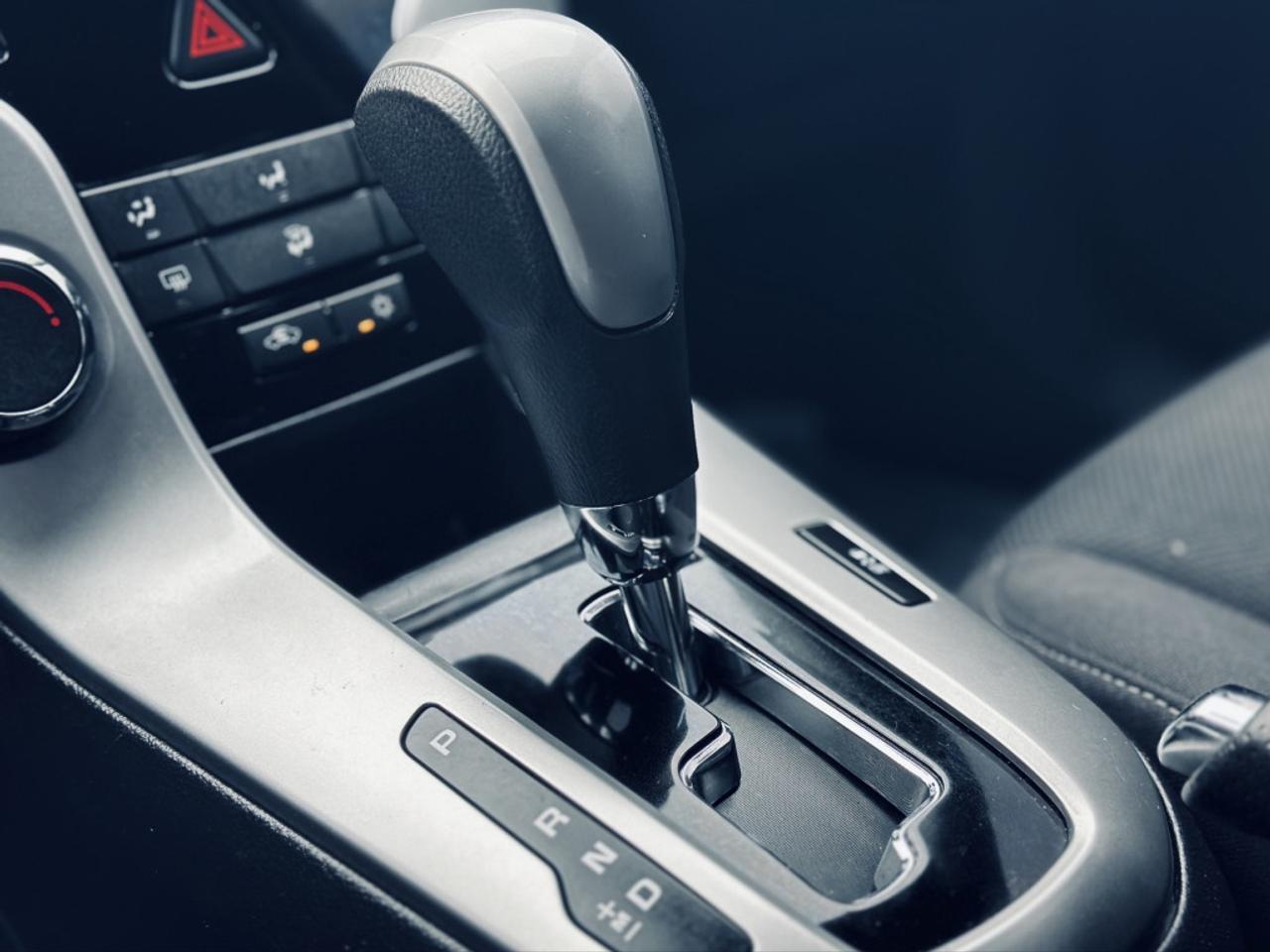 2016 Chevrolet Cruze LT Sedan FWD Photo