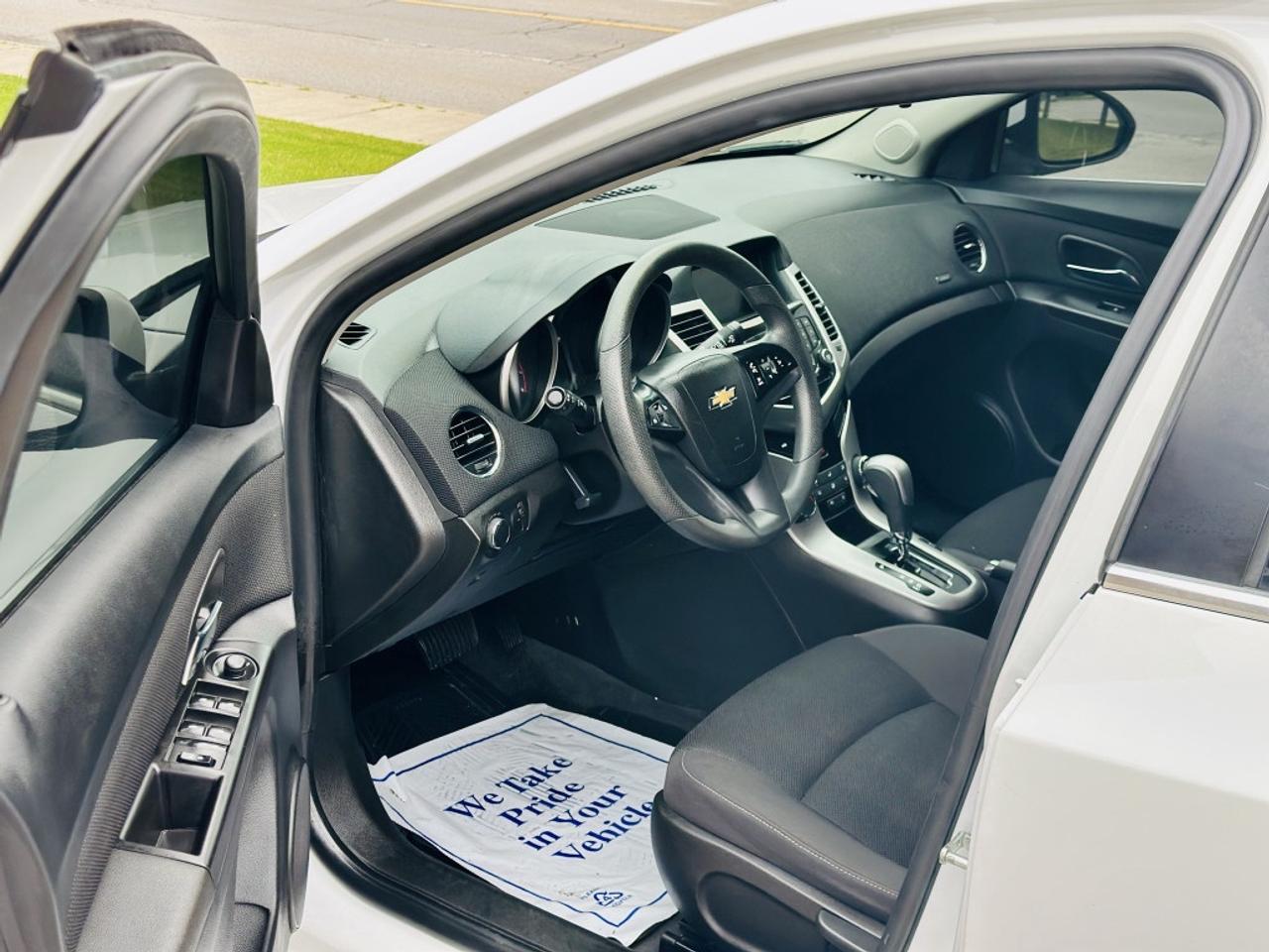 2016 Chevrolet Cruze LT Sedan FWD Photo